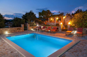 The Ultimate Escape - traditional cottage & private pool